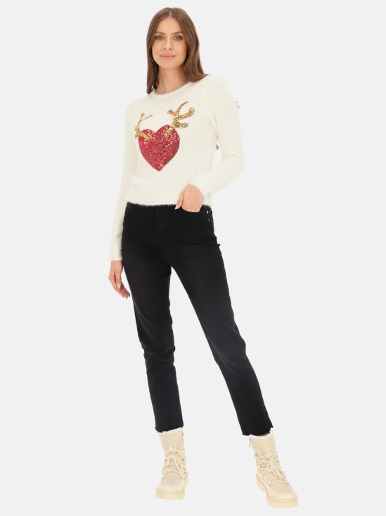  Biały sweter z włochatej przędzy z aplikacją Eye For Fashion Jessi